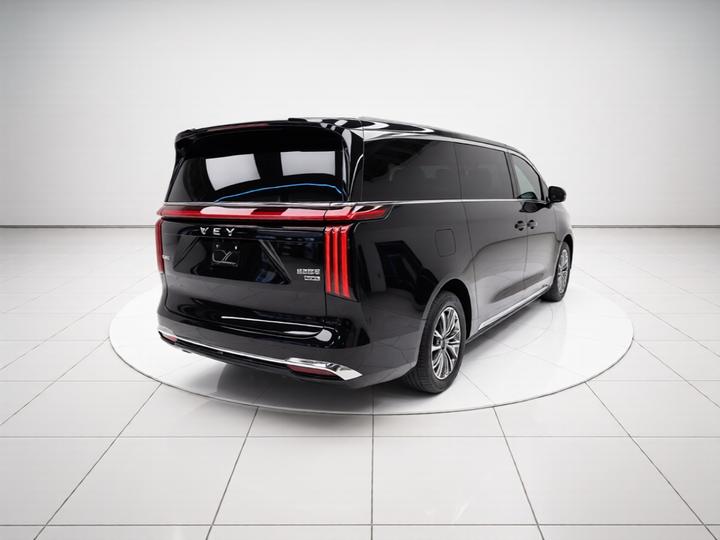2025 AWD 8 photo 4