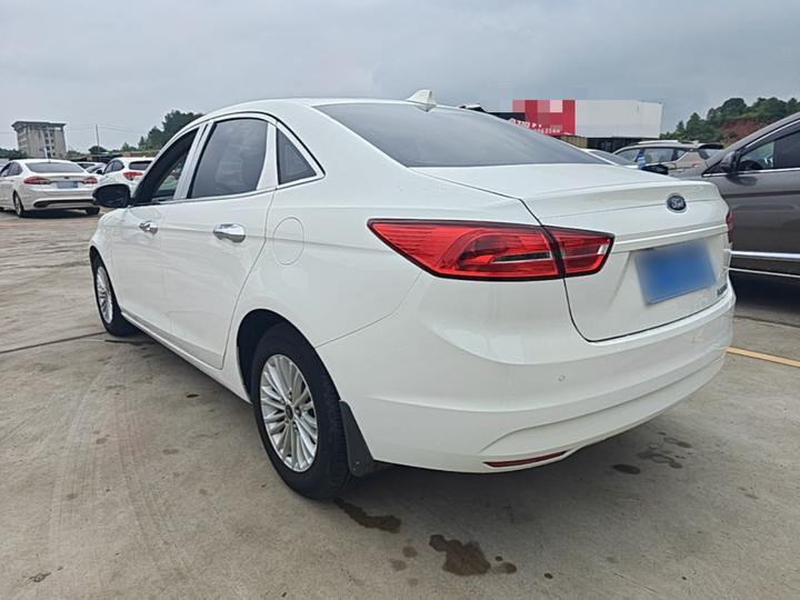 Escort 2017 1.5L MT Comfort photo 4