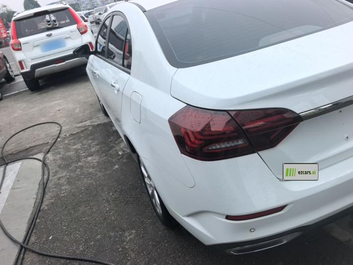 Emgrand 2021 UP 1.5L MT Luxury photo 4