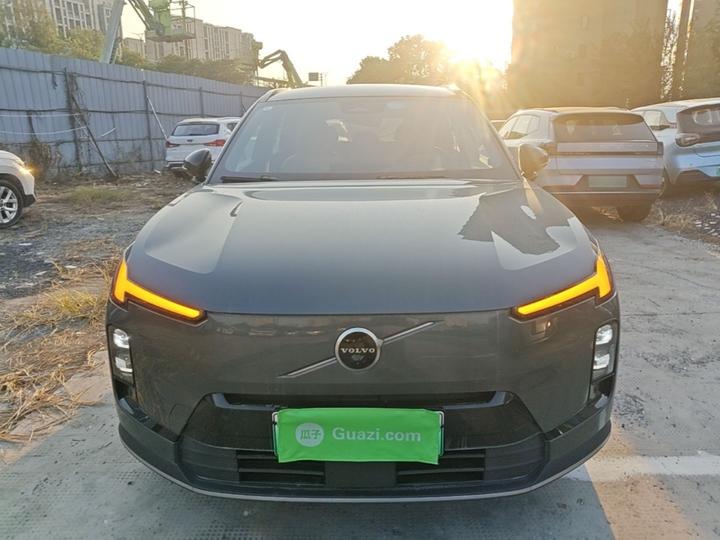 XC70 Hybrid 2026 RWD Long Range Core photo 2