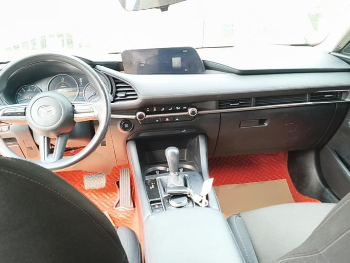3 Axela 2021 1.5L AT photo 5