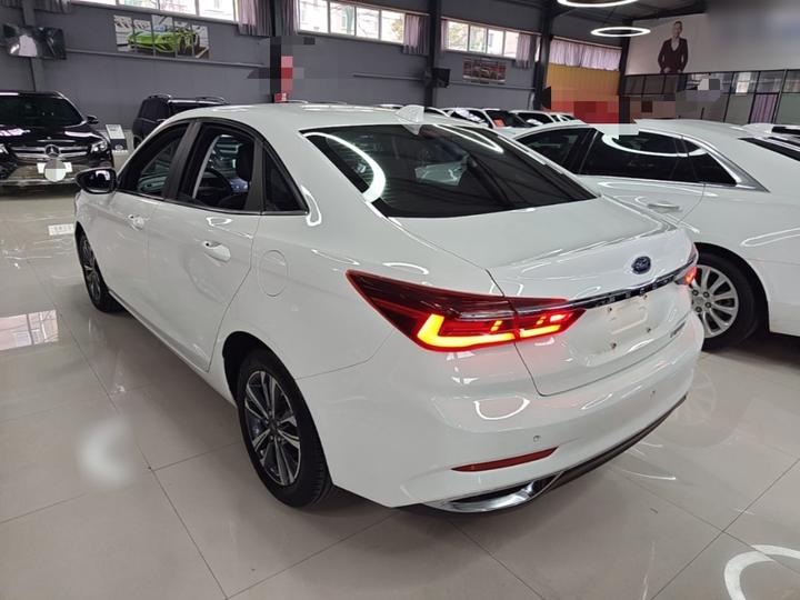 Escort 2021 1.5L AT photo 4