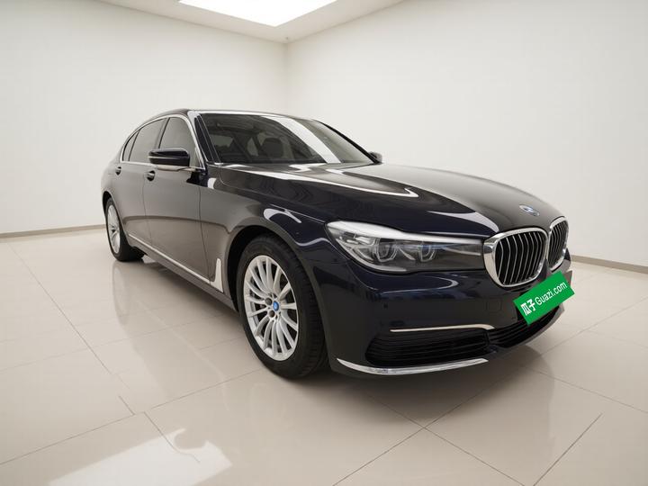 7 Series 2016 740Li Leading photo 3