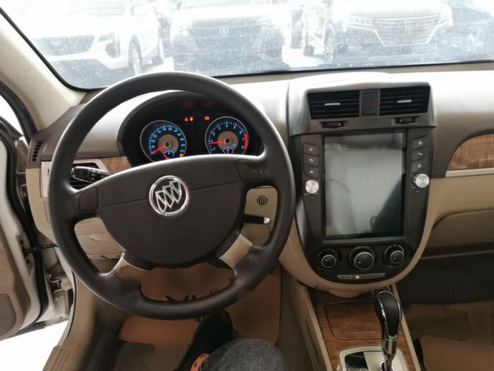 Excelle 2015 1.5L AT Classic photo 5