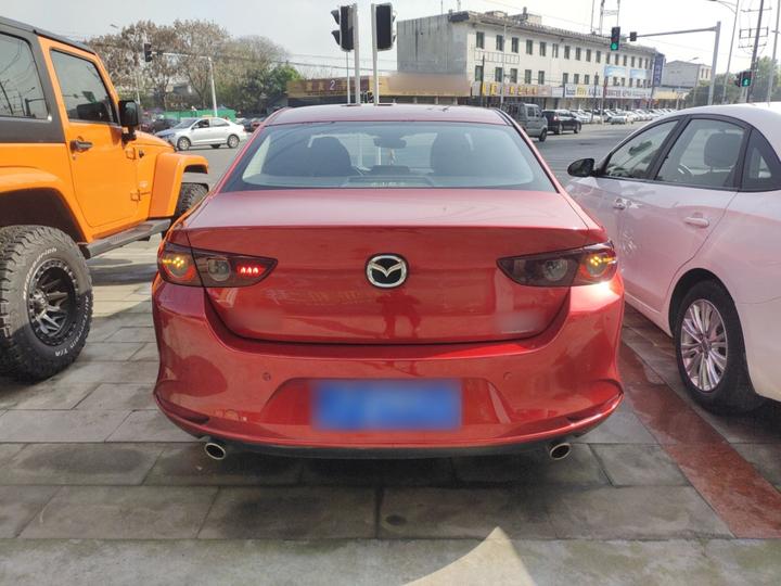 3 Axela 2020 1.5L AT photo 3