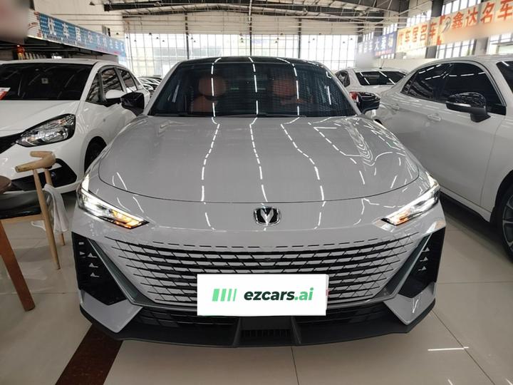 UNI-V 2022 1.5T Premium photo 2