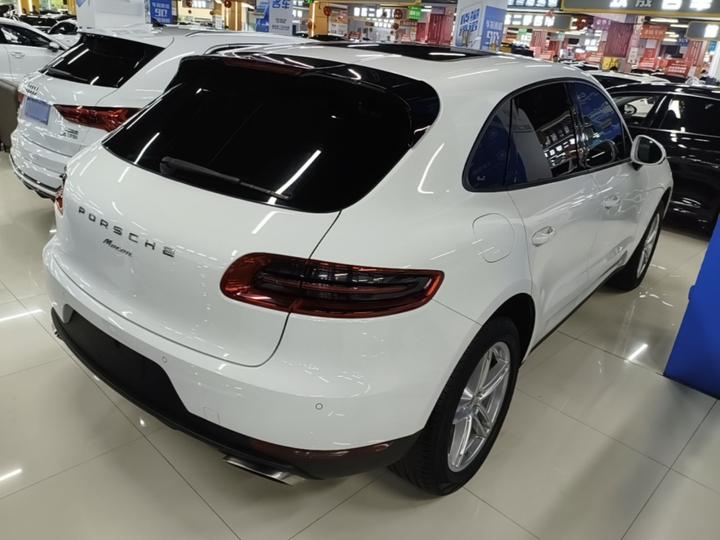 2017 Macan 2.0T photo 4