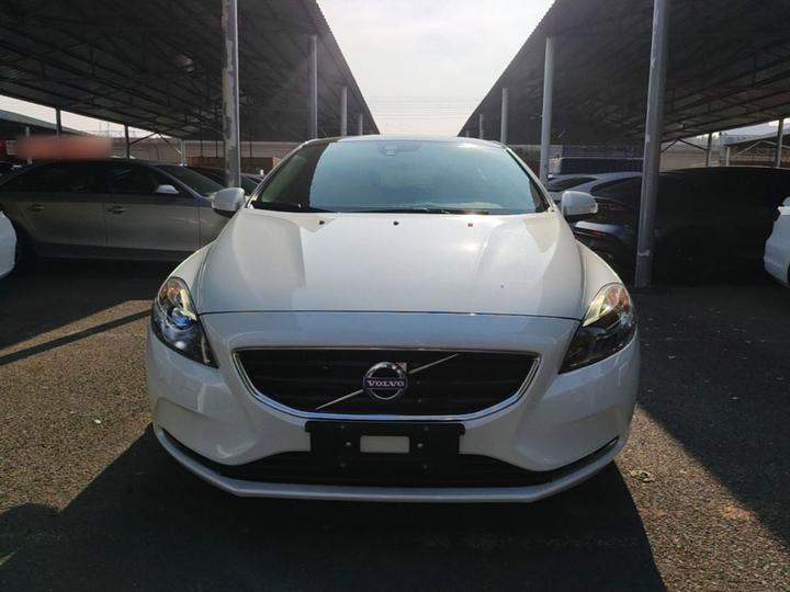 V40 2015 1.6T photo 2
