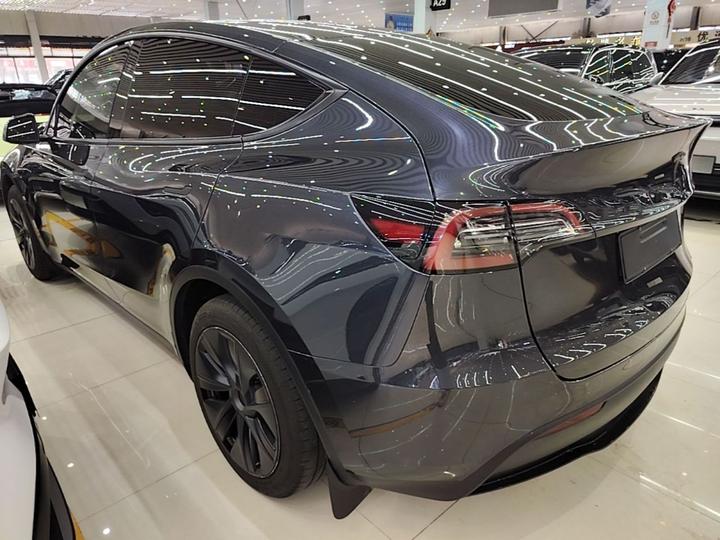 Model Y 2024 RWD photo 4