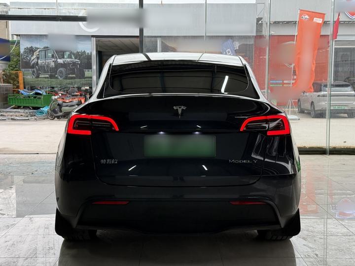Model Y 2024 RWD photo 5