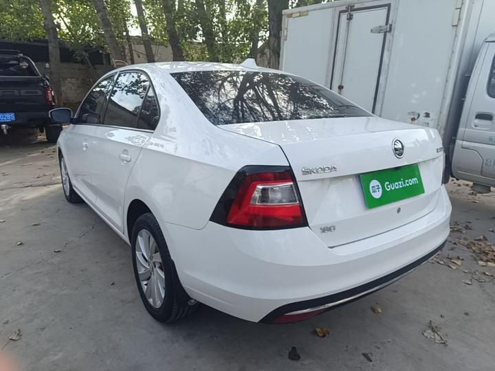 Rapid 2018 1.6L AT Comfort photo 4