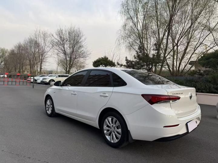 Excelle 2021 Facelift Classic 1.5L AT Elite photo 3