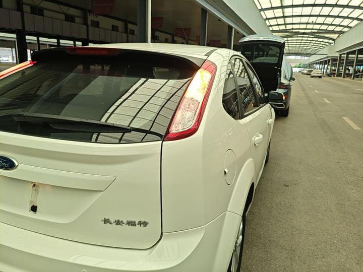Focus 2013 Hatchback Classic 1.8L AT Anniversary Edition photo 7