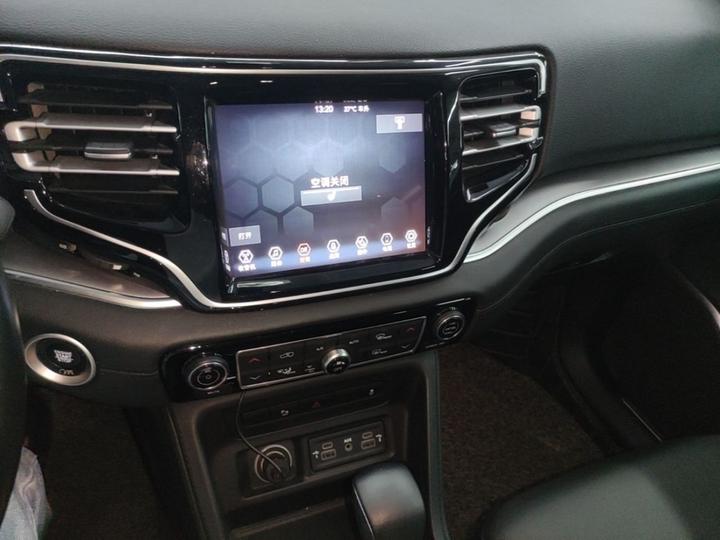 Grand Commander 2022 2.0T RWD Luxury photo 4