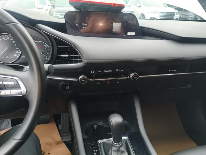3 Axela 2023 2.0L AT photo 8