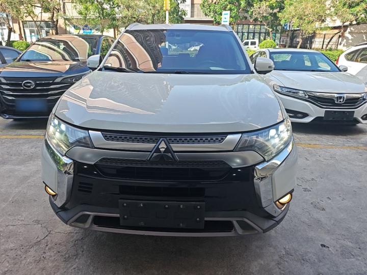 Outlander 2019 2.4L AWD Enjoy 7-Seater China VI photo 2