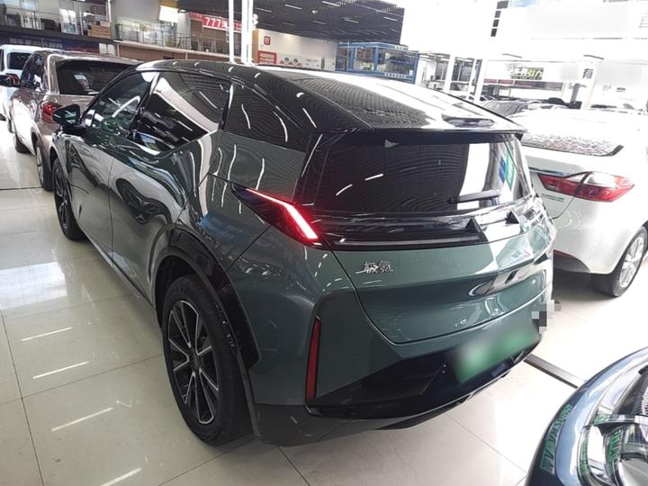 X 2023 RWD ME 5-Seater photo 4