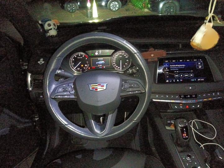 XT4 2018 28T AWD Leading Sport photo 3