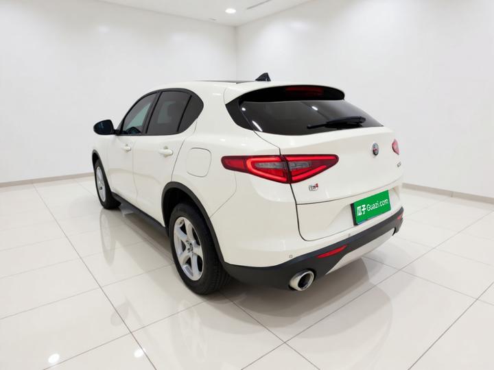 Alfa Romeo Stelvio 2017 2.0T 200HP Elite photo 4