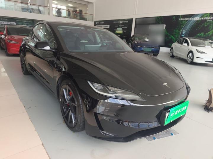 Model 3 2024 Performance AWD photo 3