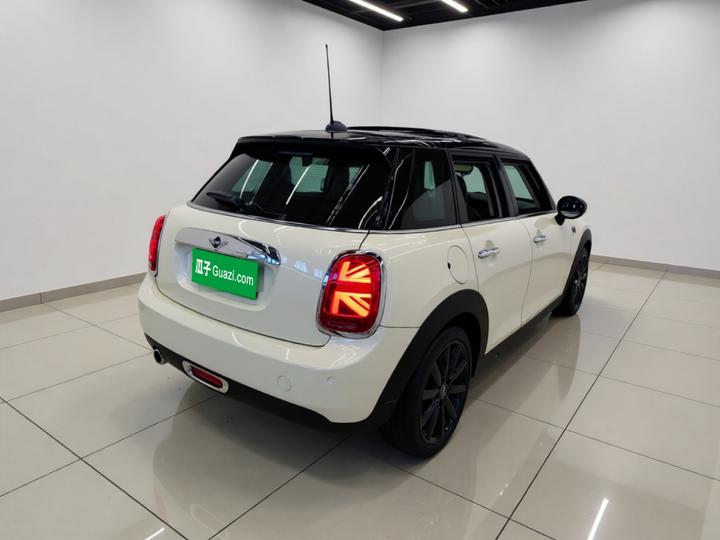 2019 1.5T COOPER 5-Door photo 4