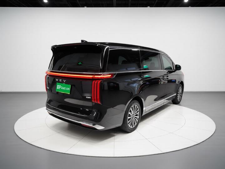 2025 AWD 8 photo 3