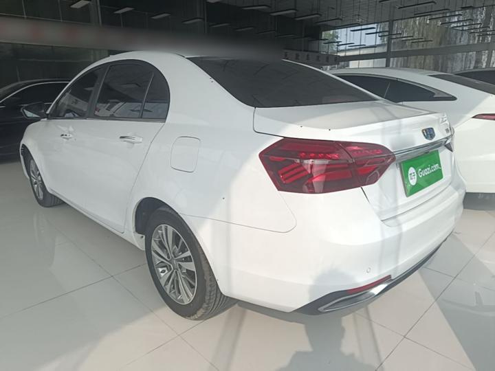 Emgrand 2018 1.5L MT photo 4