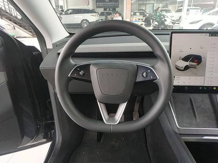 Model Y 2025 RWD photo 6