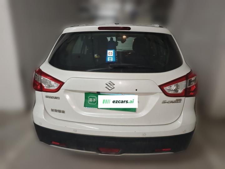 2014 1.6L CVT RWD Elite photo 3
