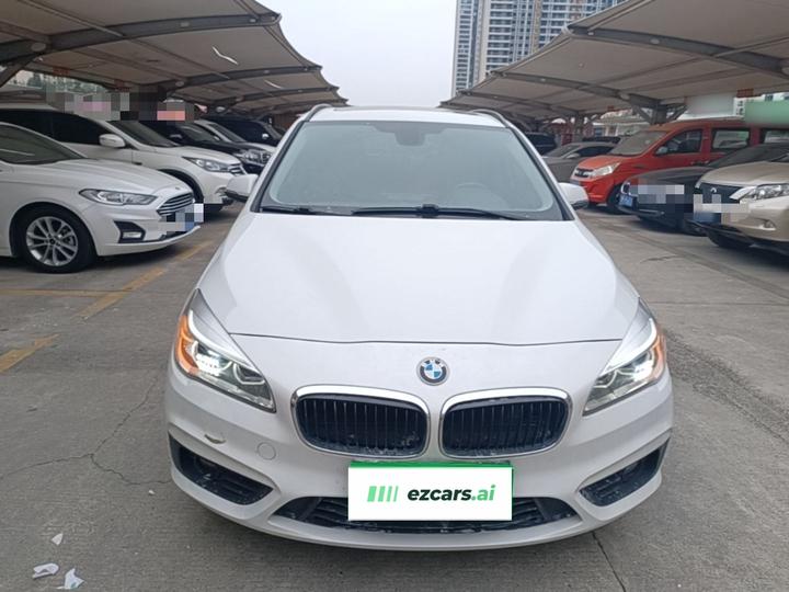 2 Series Wagon 2016 218i Leading photo 2