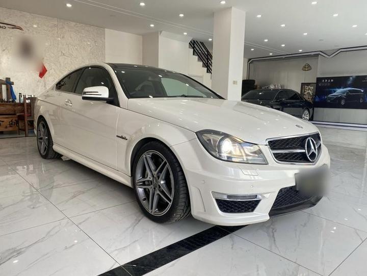 C-ClassAMG 2012 AMG C 63 Coupe Dynamic photo 3
