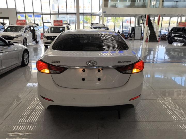 Elantra 2016 1.6L AT Smart photo 3