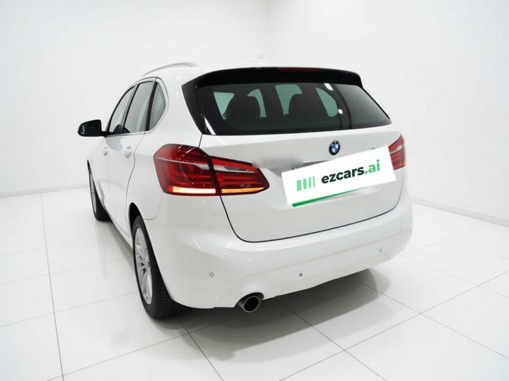 2 Series Wagon 2019 218i Leading photo 4