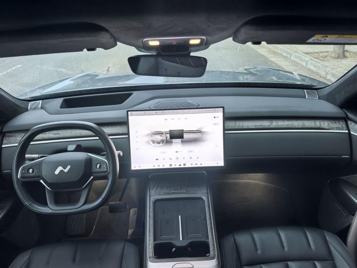 L90 2025 Ultra 6-Seater 60 photo 5