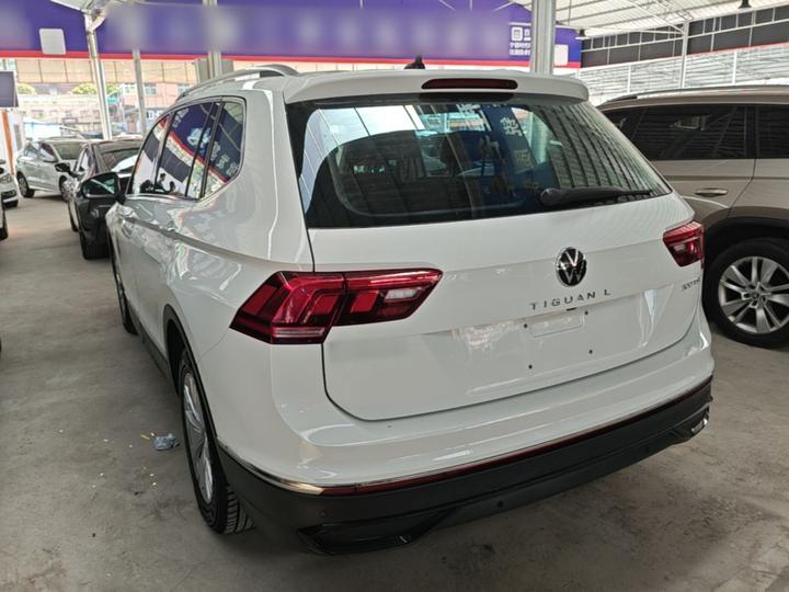 Tiguan L 2024 300TSI AT RWD photo 4