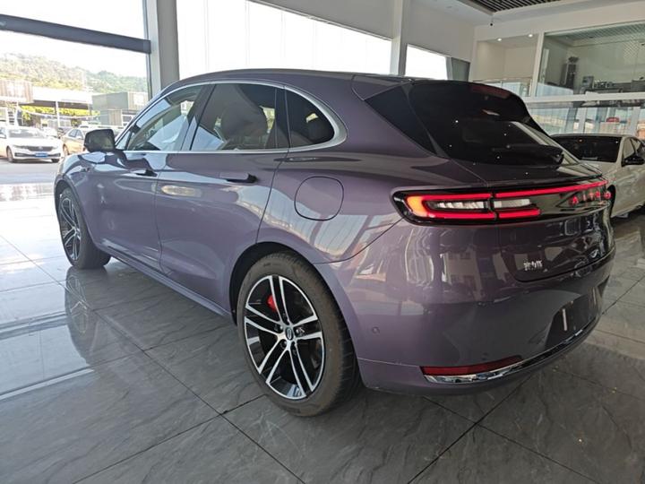 HIMA AITO M5 2025 EREV Ultra AWD photo 4