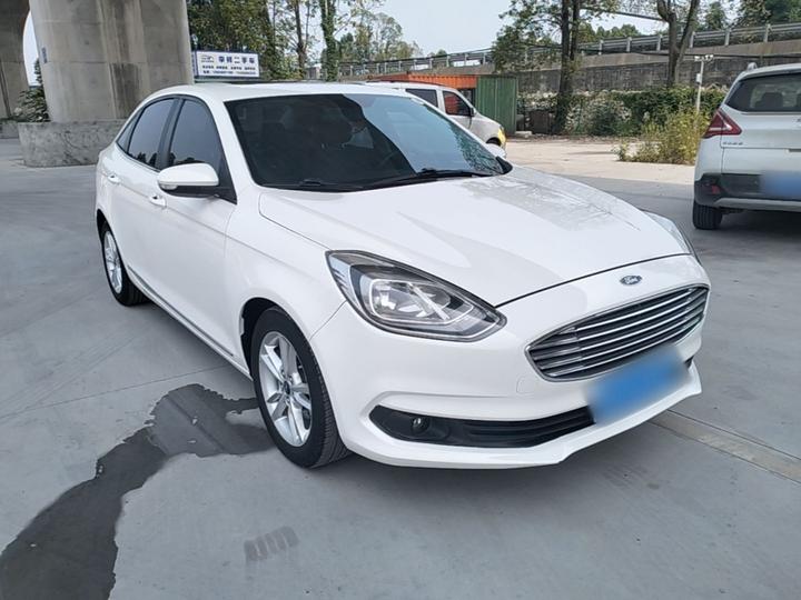 Escort 2019 1.5L AT photo 3