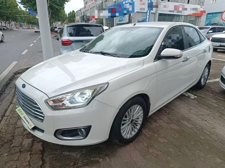 Escort 2015 1.5L MT Comfort
