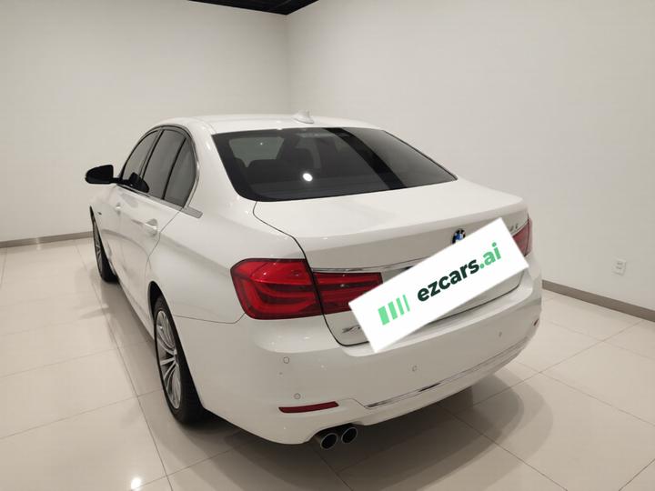 3 Series 2018 330Li xDrive Luxury photo 4