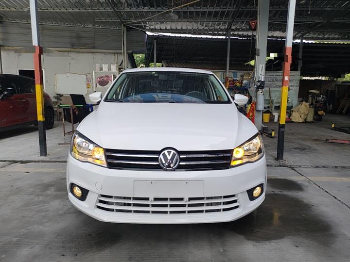 2015 1.6L AT Comfort photo 2