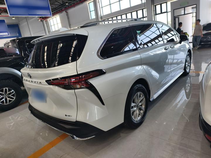 Granvia 2026 2.5L Hybrid Comfort photo 4