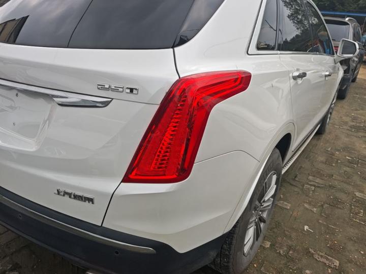 XT5 2018 25T Luxury photo 7