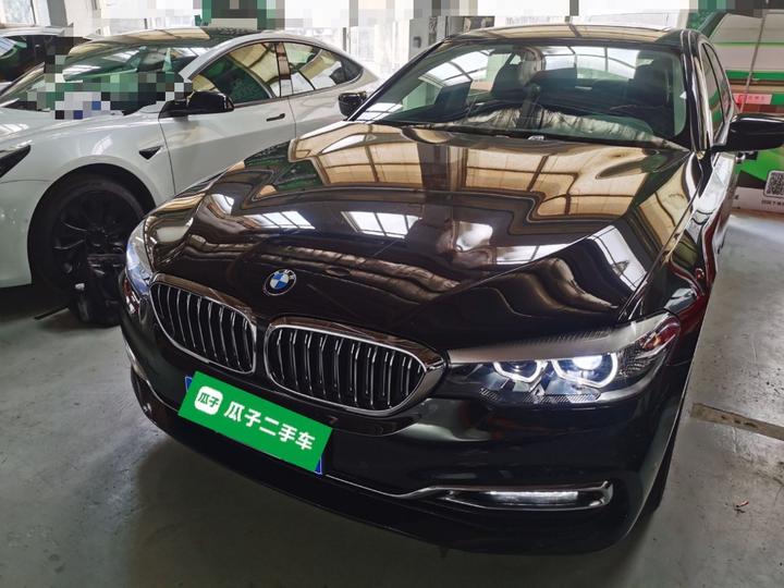 5 Series 2018 525Li Luxury photo 2