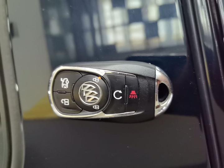 LaCrosse 2019 28T Luxury photo 8