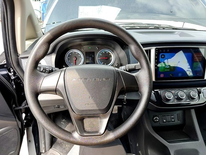Lingzhi M5EV 2022 Luxury 7-Seater photo 6