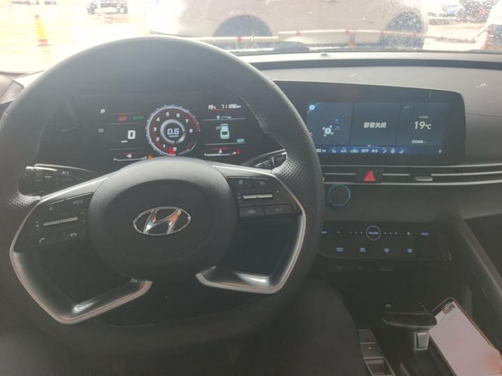 Elantra 2021 1.5L CVT LUX Premium photo 5