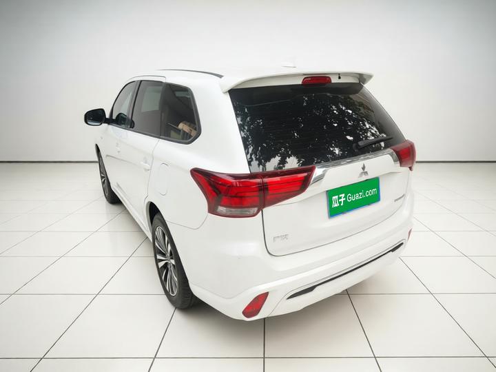 Outlander 2021 2.0L RWD Cruise 5-Seater photo 4