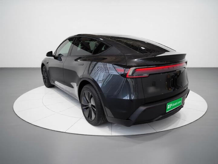 Model Y 2025 RWD photo 4