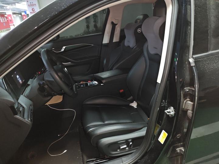 Bestune B70 2023 3rd Gen 1.5T AT photo 7