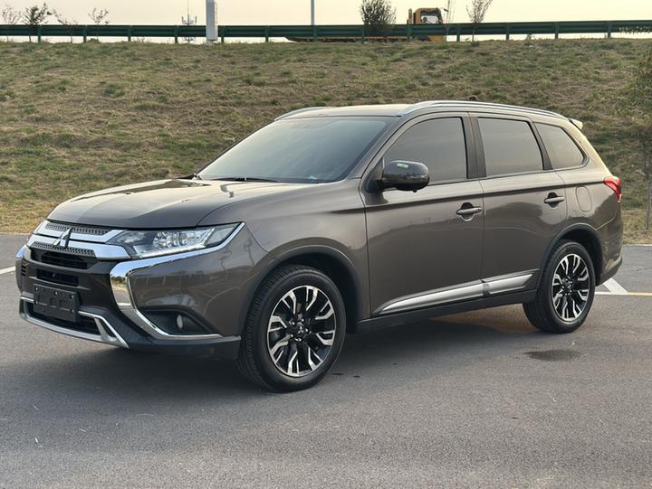 Outlander 2019 2.0L RWD Enjoy 5-Seater China V